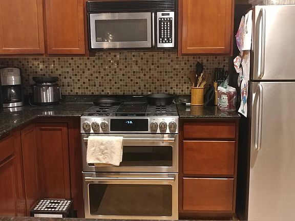 3rd image of 2128 W Walton St #1W