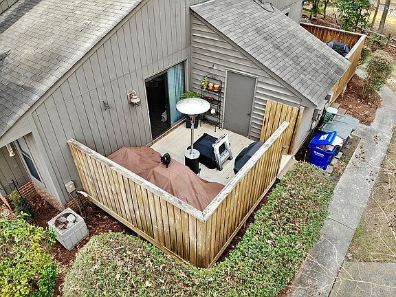 3rd image of 902 Persimmon Pl
