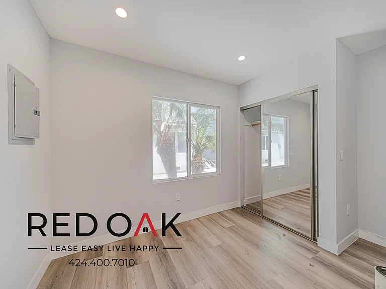 6433 S Victoria Ave #6433 — Photo 2