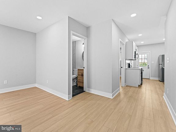 5th image of 905 Marlyn Rd