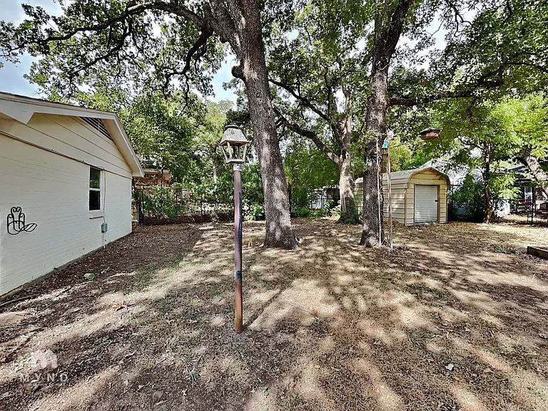 129 NE Michael Dr — Photo 15