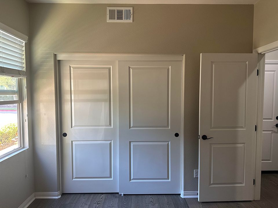 1st image of 15987 Parkview Loop