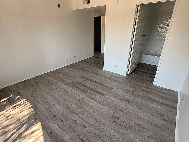 4434 Fulton Ave #202 — Photo 8
