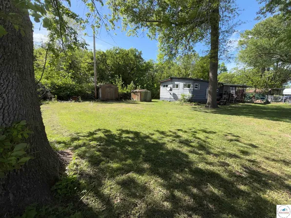 1581 Crestview Dr, Sedalia, MO 65301