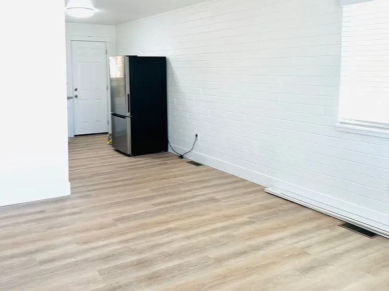1320 G St — Photo 8