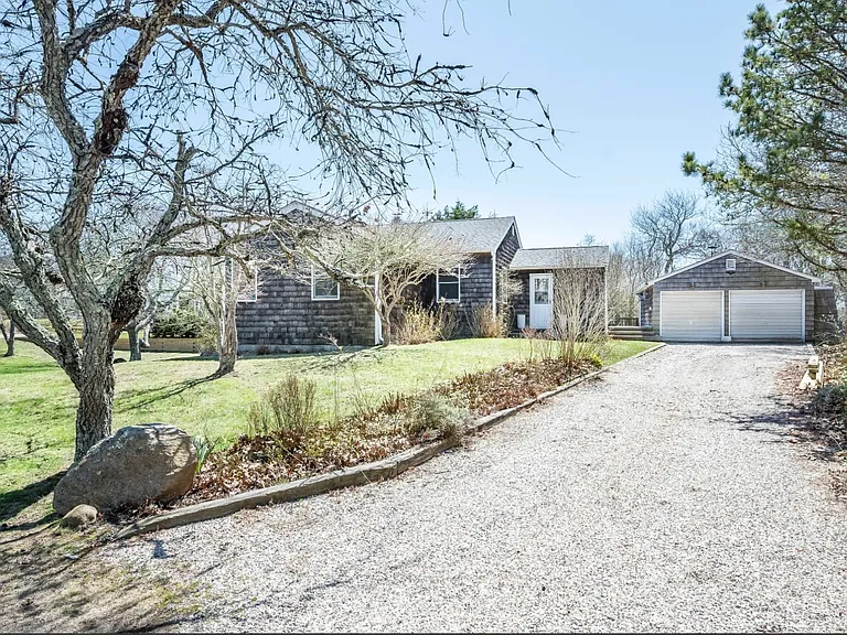 56 Madison Dr — Photo 15