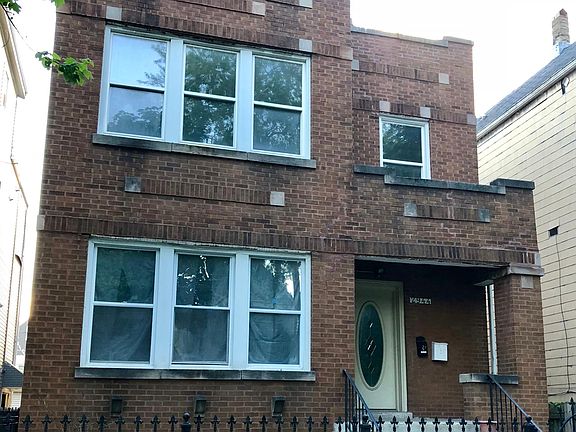 4th image of 2944 N Avers Ave #1