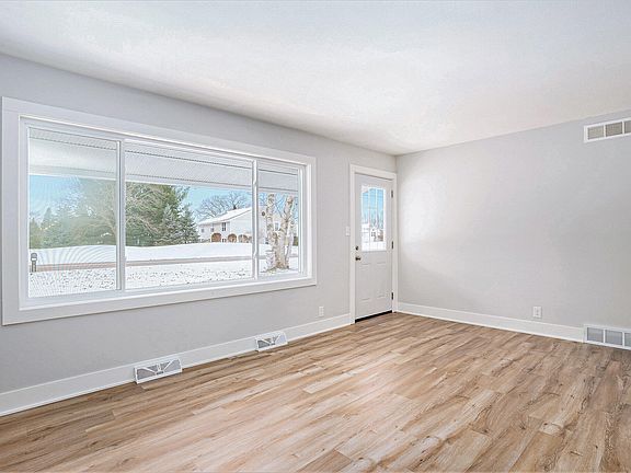 3rd image of 15 N Division Ave