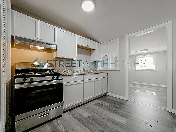 3 bed, 1.0 bath, 1036 sqft, $1,040 — Photo 4