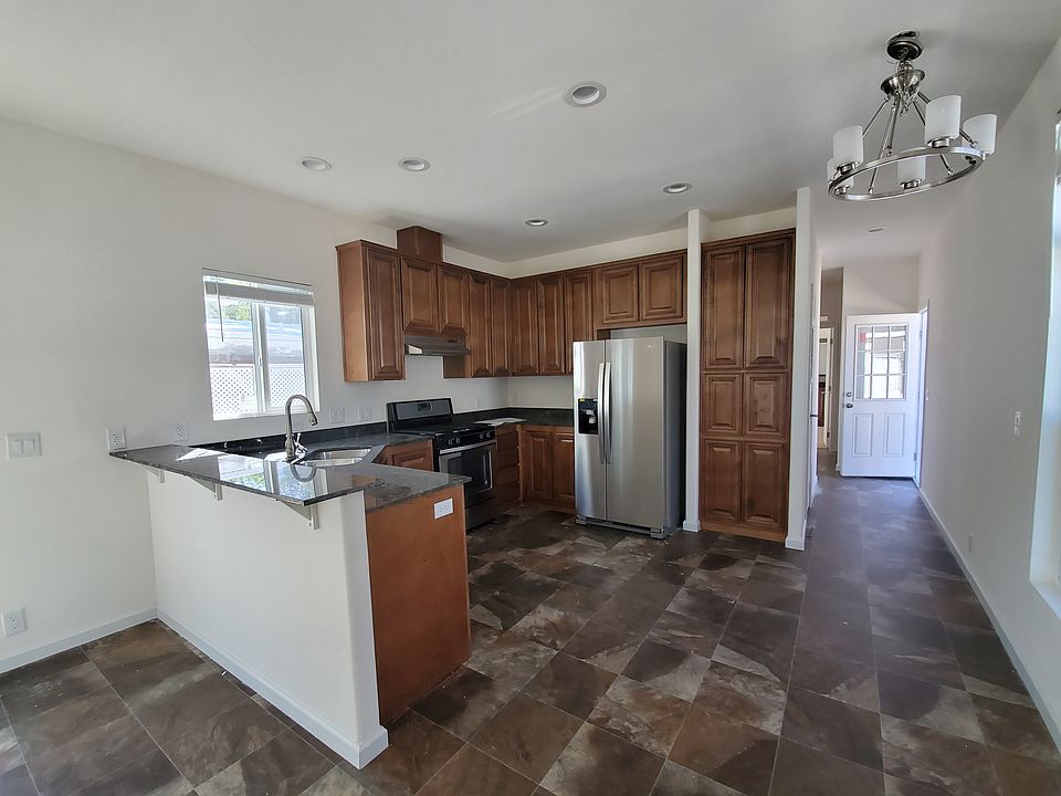2nd image of 547 Alden Rd #39