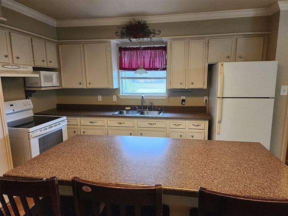 2nd image of 407 Avenue C