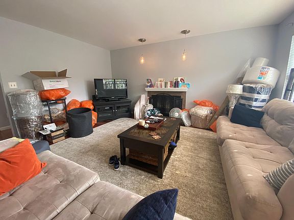 3rd image of 3609 Deanes Ln