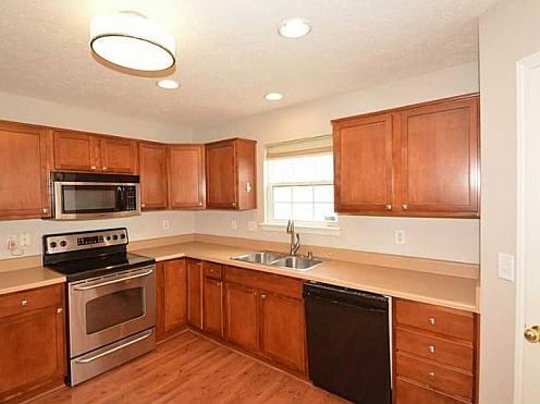 4th image of 2213 Rosswood Blvd