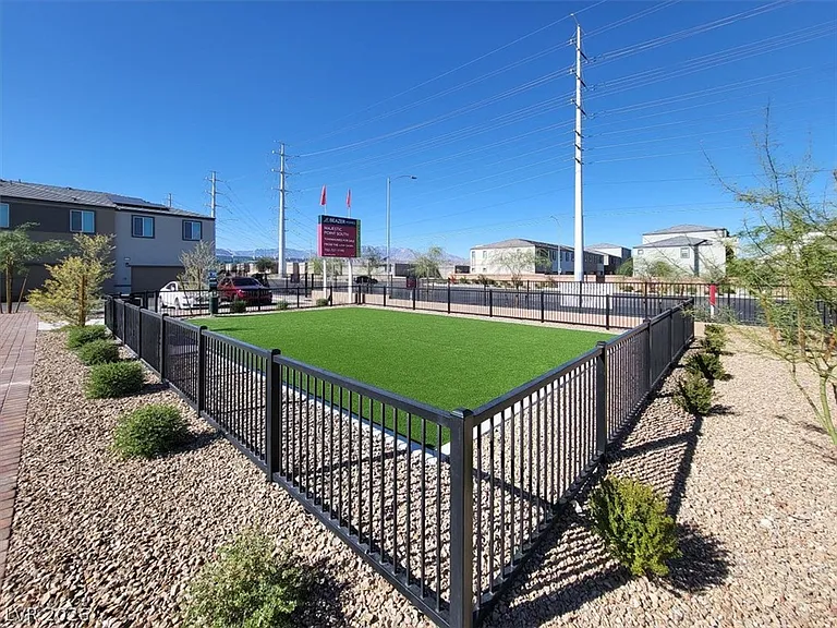 8667 Luxuriant Ave — Photo 19