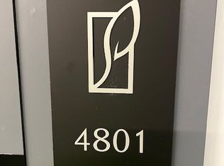 430 Square One Dr #4801, Mississauga, ON L5B 0E2