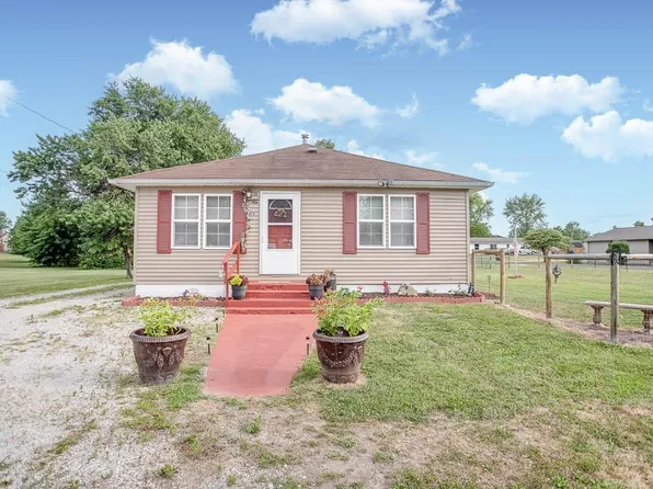 108 N Sawyer St, Wilsonville, IL 62093