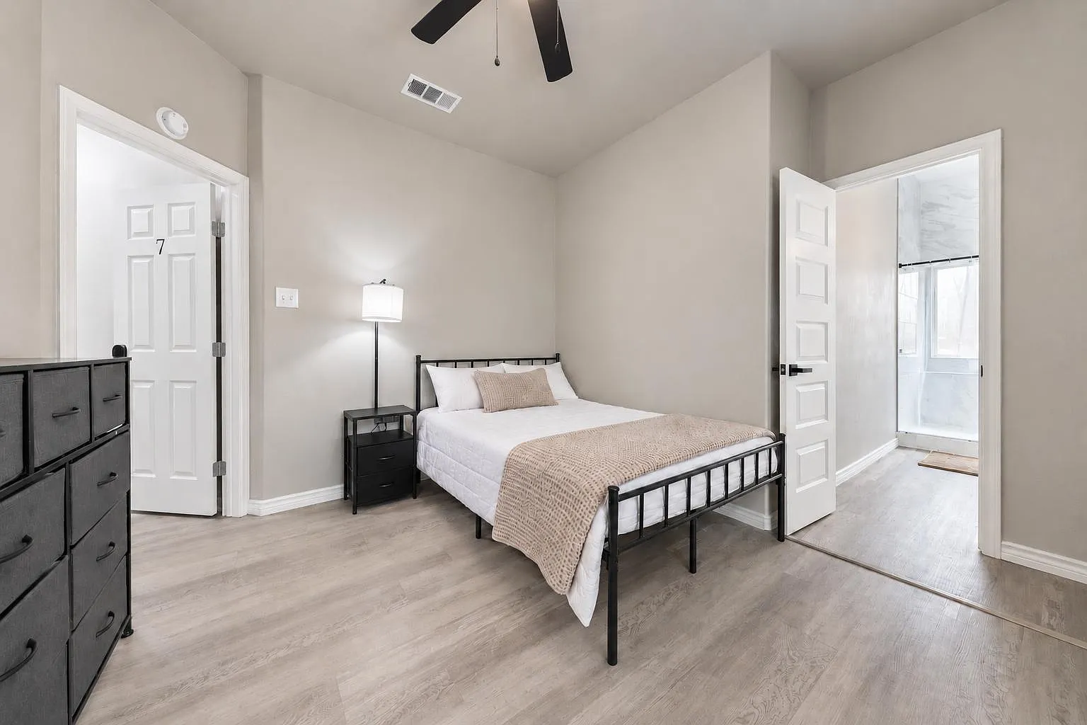 4 bed, 4.0 bath, 2282 sqft, $1,139 — Photo 1