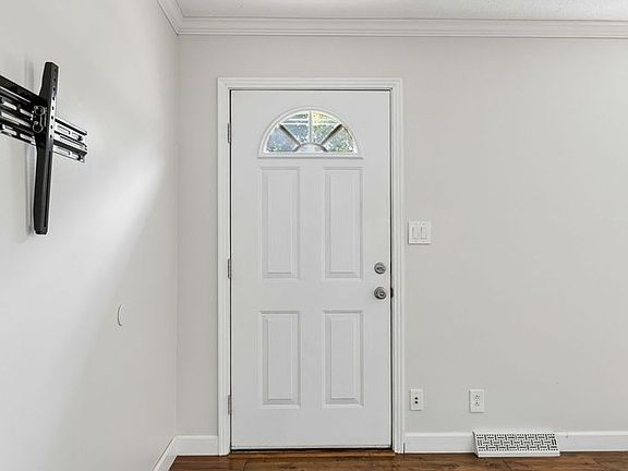 5th image of 1810 Theresa Dr