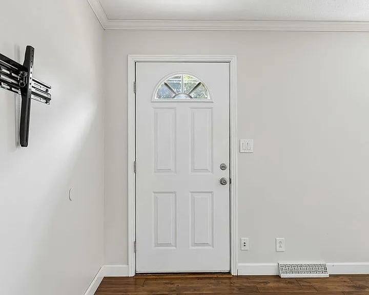 1810 Theresa Dr — Photo 5