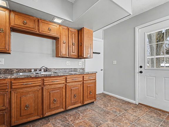 3rd image of 125 Orange Ave