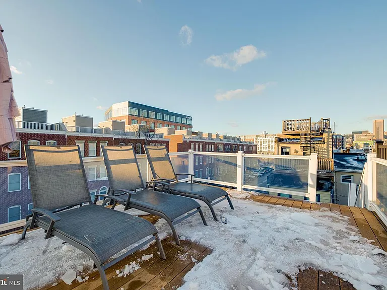 142 W Clement St — Photo 36
