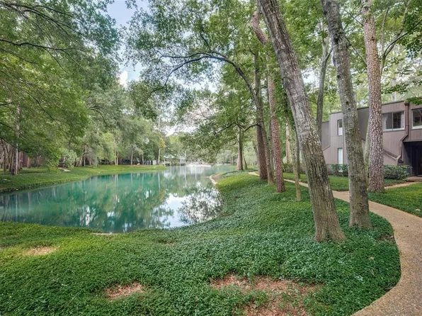 49 Litchfield Ln, Houston, TX 77024