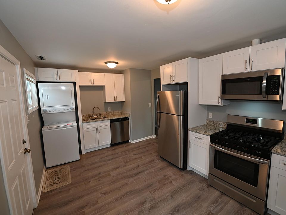 KITCHEN - BEAUTIFUL NEW STAINLESS STEEL APPLIANCES AND WASHER/DRYER!