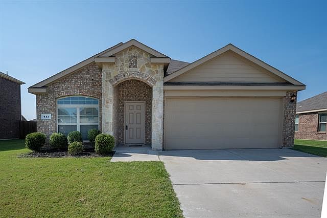 1st image of 411 Hawthorn Dr