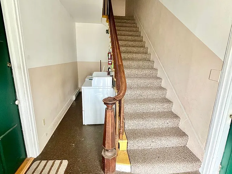 325 Walnut St — Photo 3