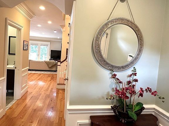 2nd image of 75 Bourne St #U