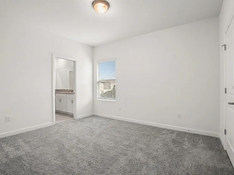 2999 Addison Blvd — Photo 13