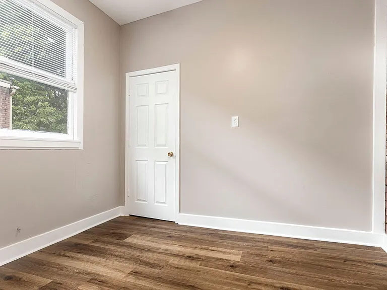 315 W Lee St — Photo 10