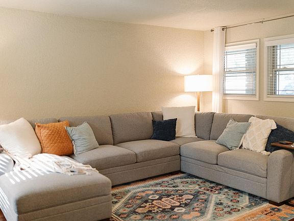 3rd image of 2 Wick Cir