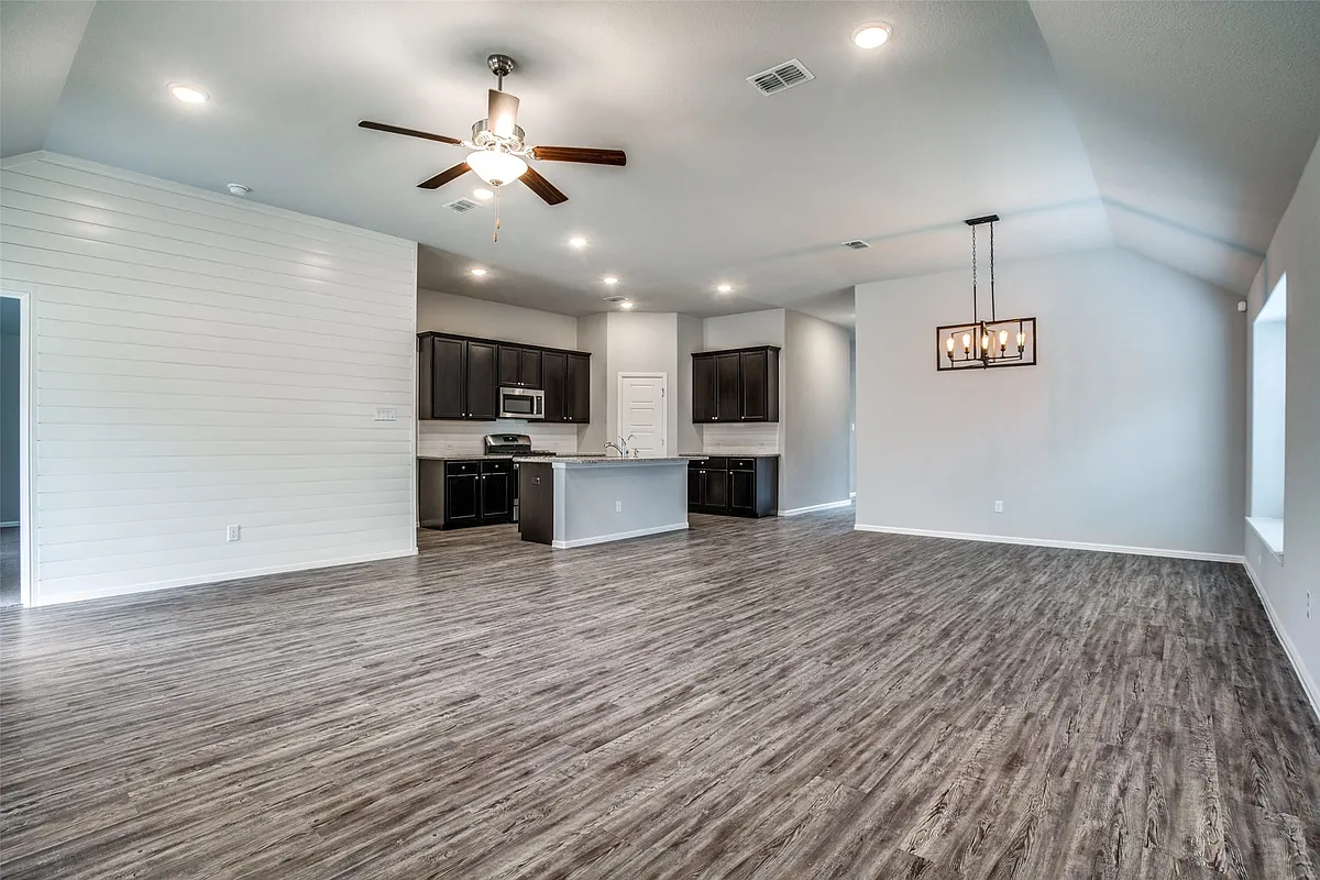 Building Photo - 5825 Rostherne Dr