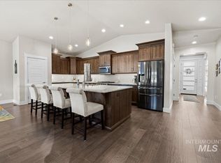 439 E Fox Bay St, Kuna, ID 83634