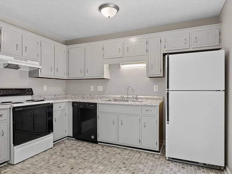 2831 Teakwood Dr — Photo 12
