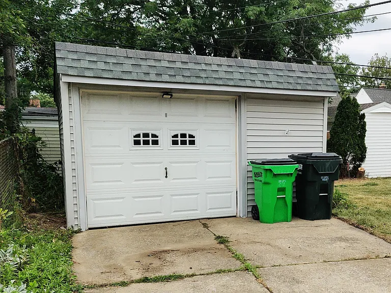 12605 Shady Oak Blvd — Photo 3