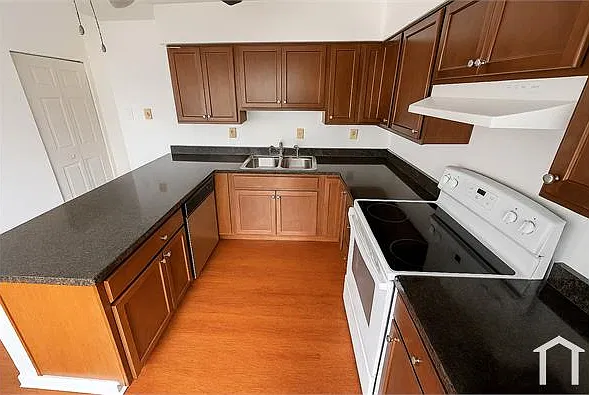 4 bed, 1254 sqft, $1,700 — Photo 2