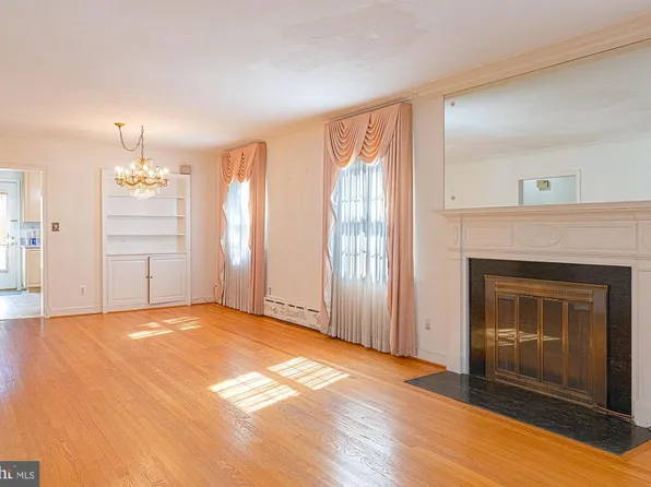 7427 Carroll Ave, Takoma Park, MD 20912