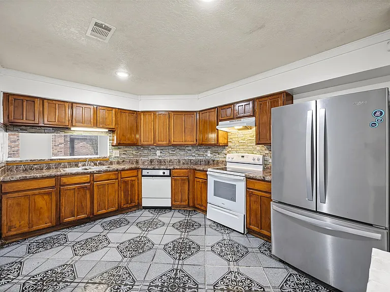 7226 Ridgeberry Dr — Photo 9