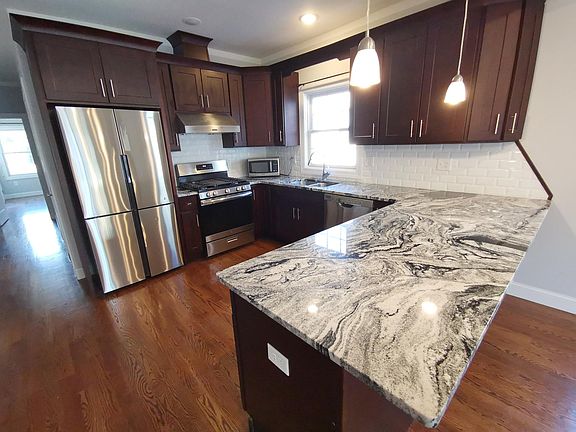 Gorgeous kitchen, powerful led-outside exhaust fan above the range.
