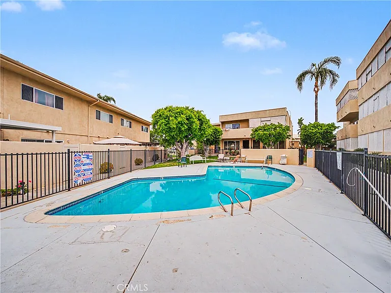 6342 Morse Ave — Photo 46
