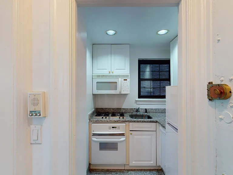 20 E 67th St #3F — Photo 4