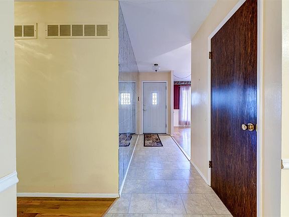 2nd image of 2300 Calle Vista Dr