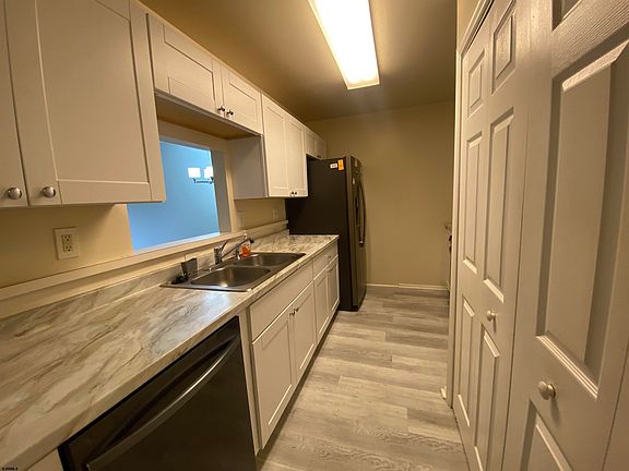 4th image of 5 E Woodland Ave #5