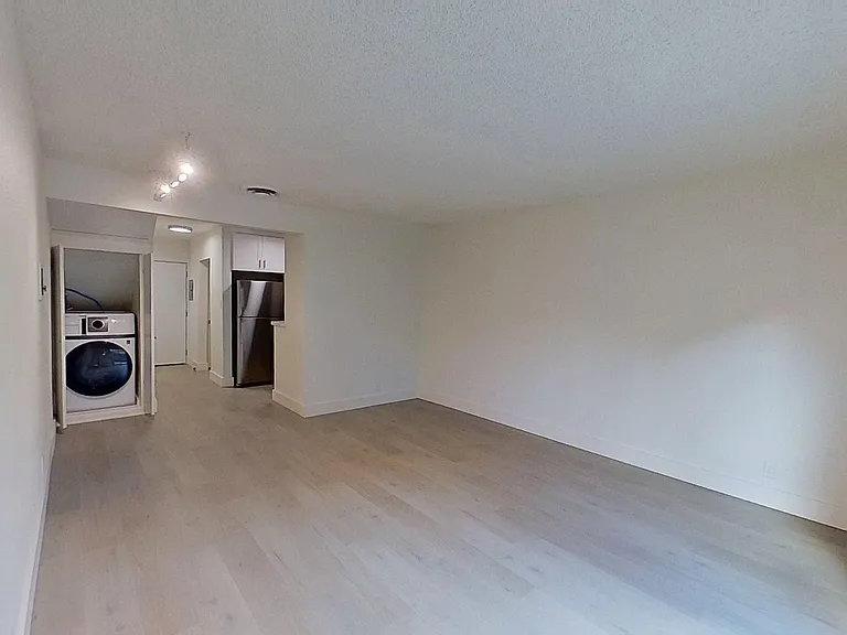 437-443 W Valencia Dr — Photo 10