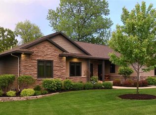 827 Forest Hill Dr, Coralville, IA 52241