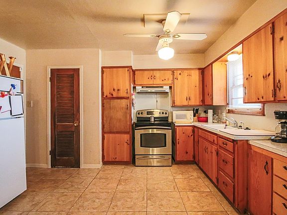4th image of 4720 42nd St