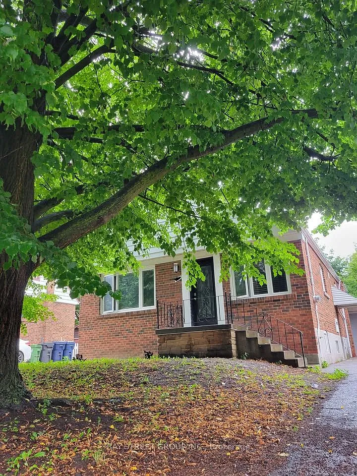 4 bed, $2,950 — Photo 1