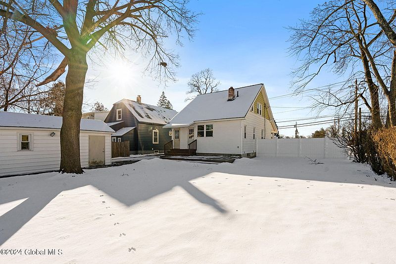 5th image of 825 Curry Road
